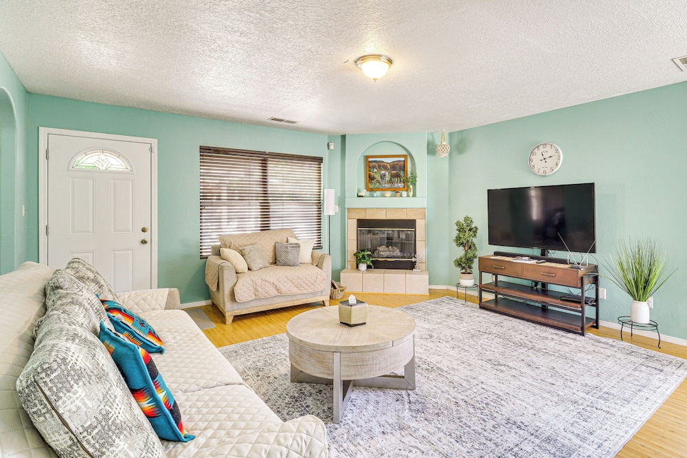 11 Mi to River of Lights: Family Home w/ Yard