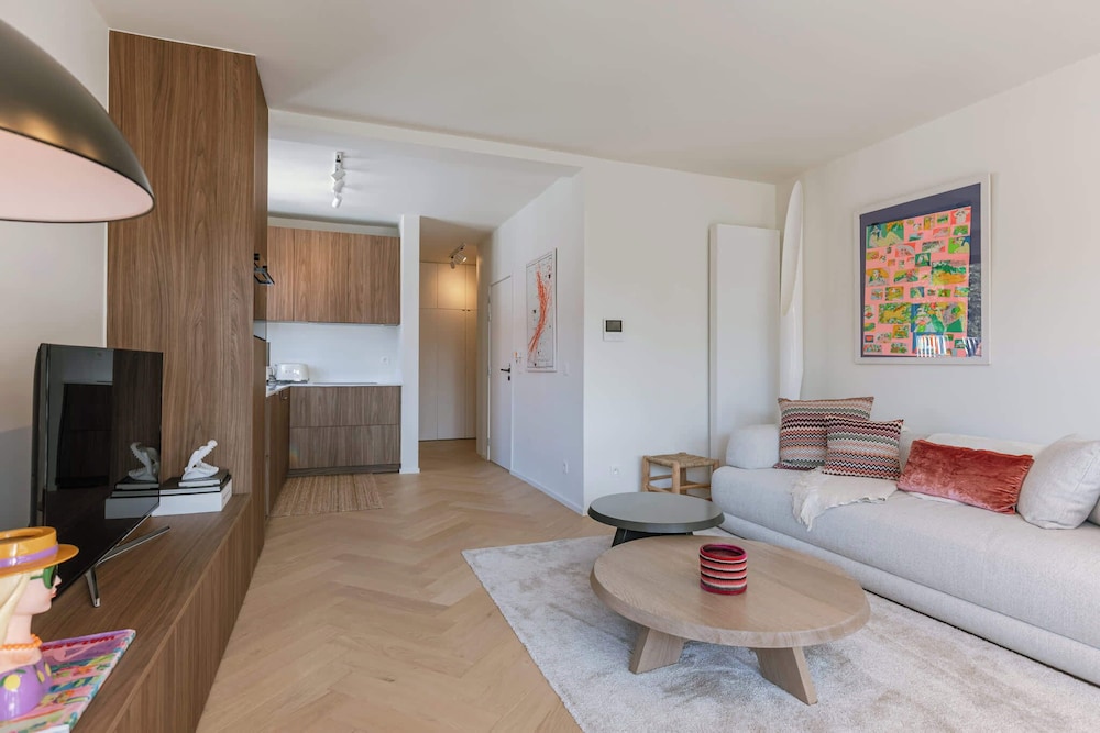 The Sassy Summit - Chic Comfort Views Good Vibe