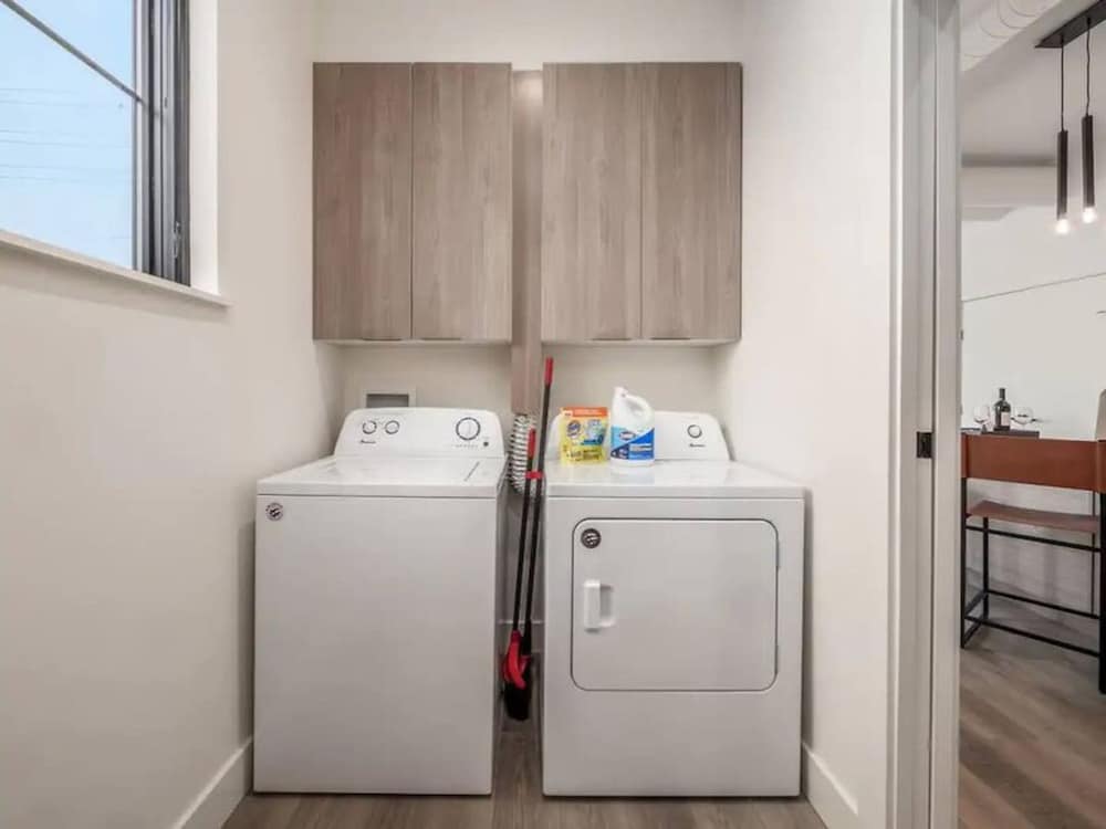 Work Of Art -3 Bedroom Elegant Townhome-columbus