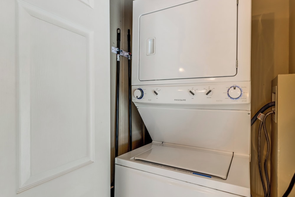 Pet-friendly Mtn Retreat w/ Yard in Blairsville!