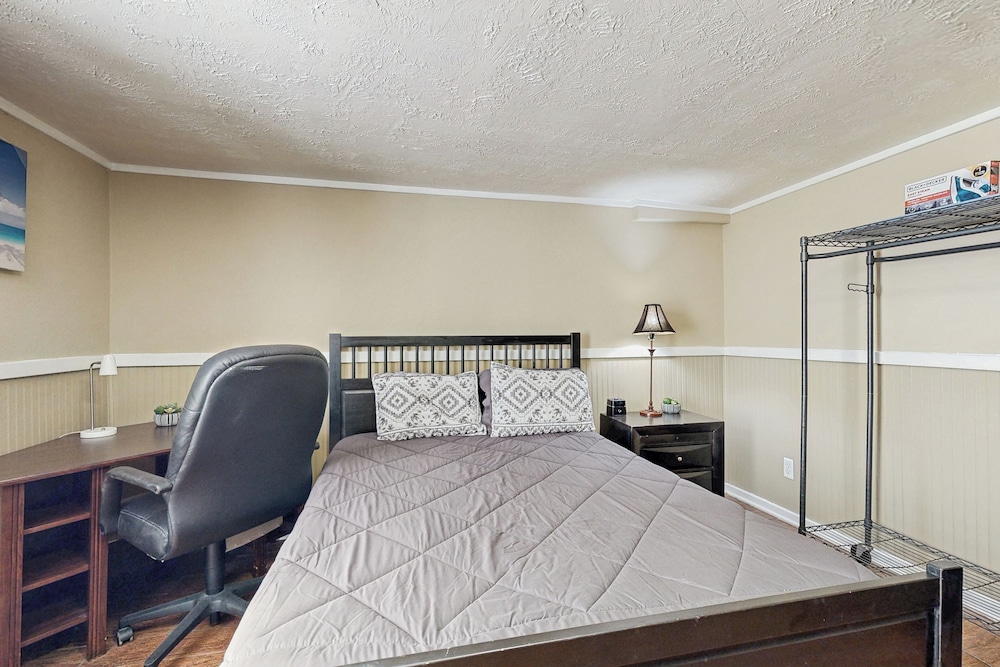 1BR Cozy Dog-friendly Home w/ Kitchenette & Patio