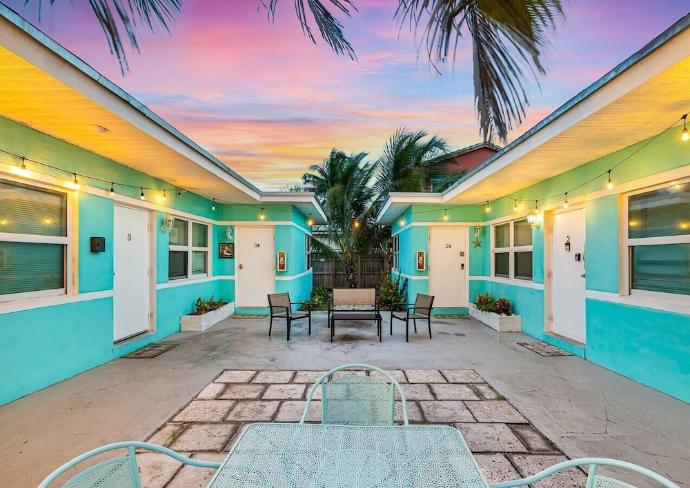 Hollywood Beach Steps to the Ocean Vacation Spot - Image 1