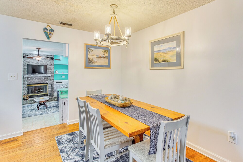 3 Mi to Ocean: Home w/ Deck in Little River!
