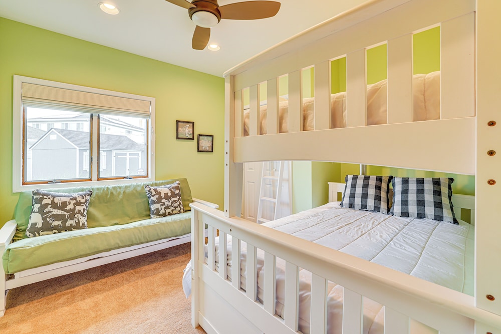 1 Block to Inlet Beach: Brigantine Family Home