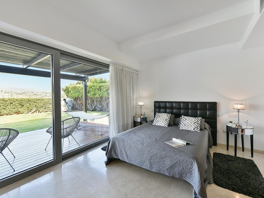 Villa With Private Pool in the Golf Resort