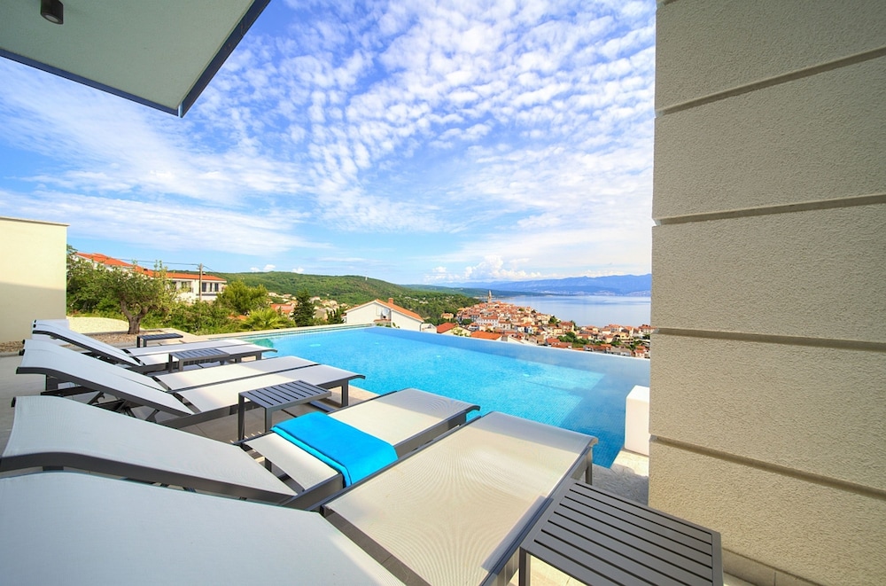 Villa Majestic With Sauna and Beautiful Views