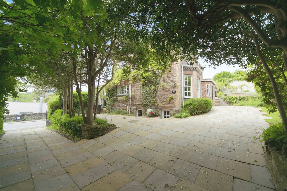 Gweryl Lodge