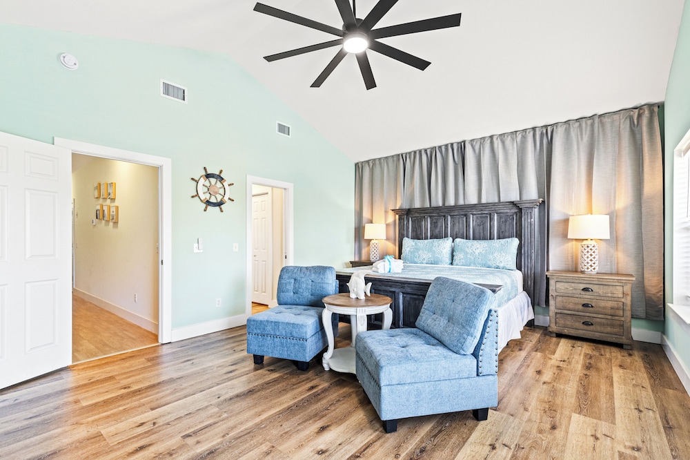 Beach House Spacious 4BR Retreat With Gulf Views & Observation Deck!