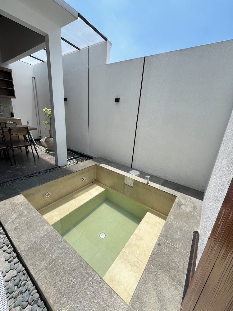 Arrayyan Executive Village Complex Batu