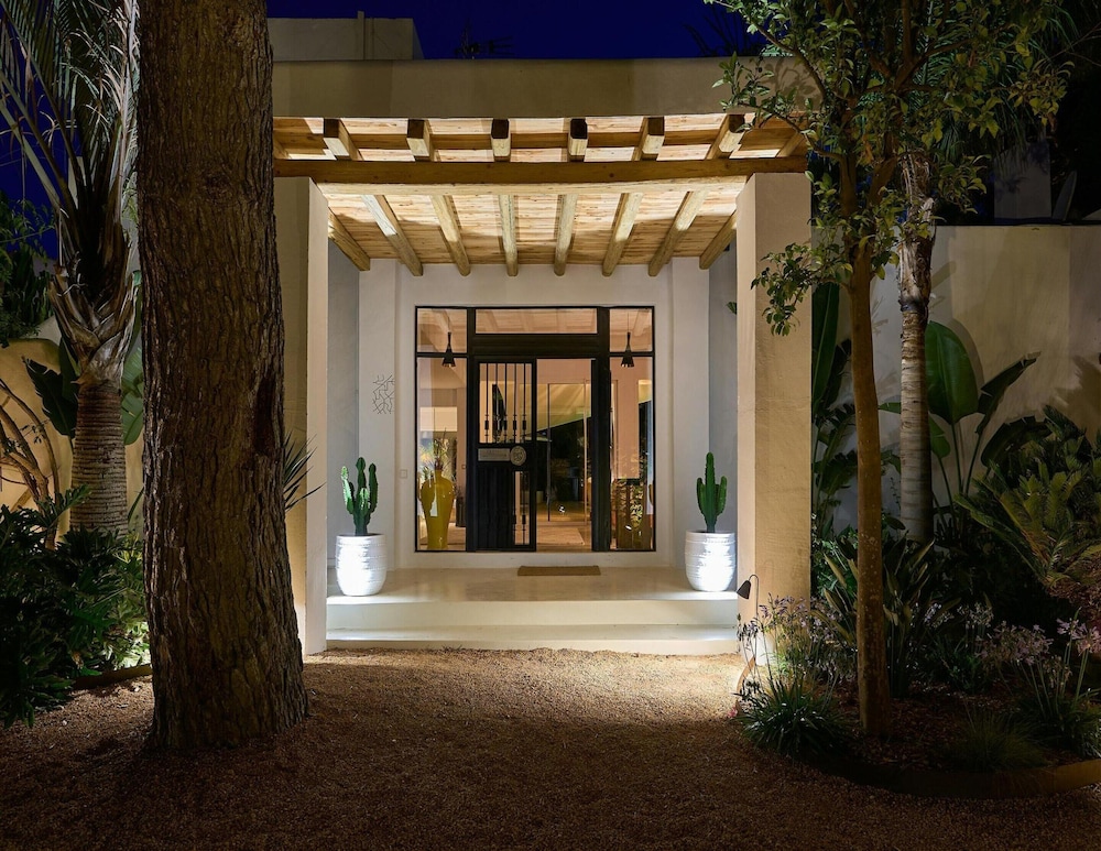 Lavish Villa Near Cala Llonga