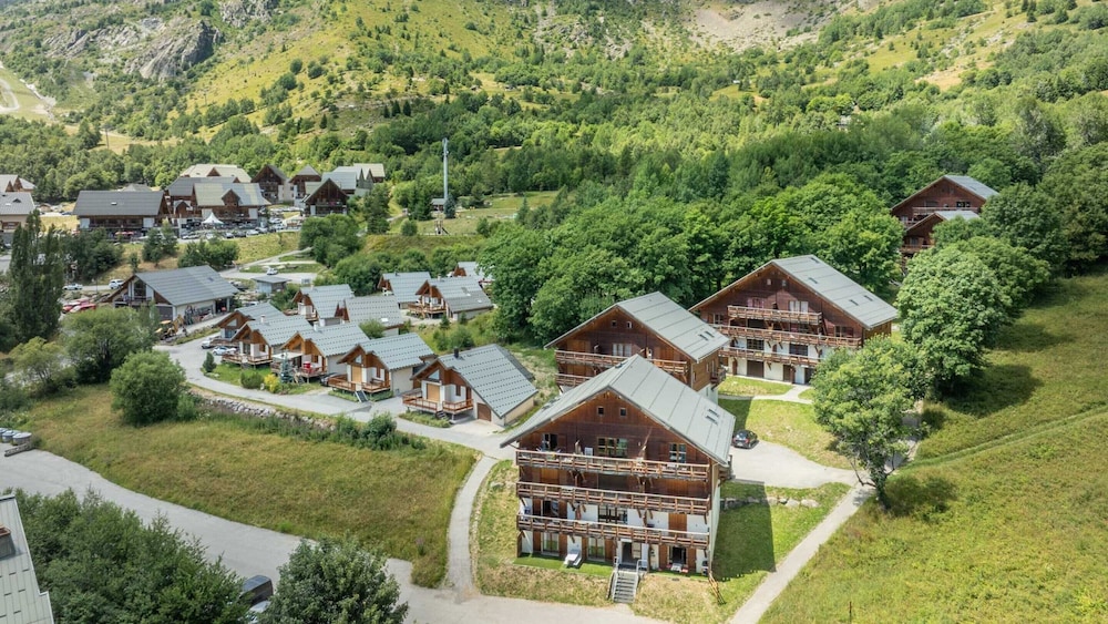 Mountain Apartment in Saint-sorlin photo 2