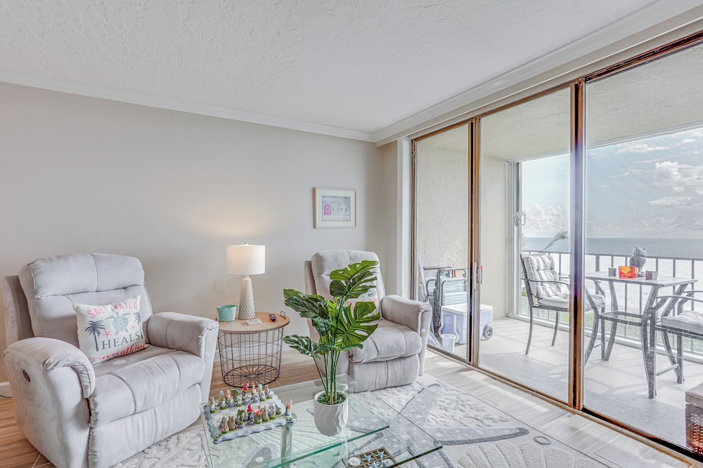 Oceanfront Fort Pierce Condo: Pool & Beach Access!