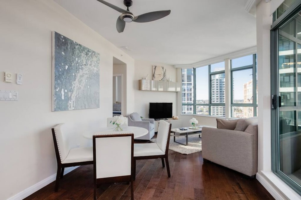 Beautiful 2 Bdrm 2bath Condo Downtown With Views of the Ocean - Image 4