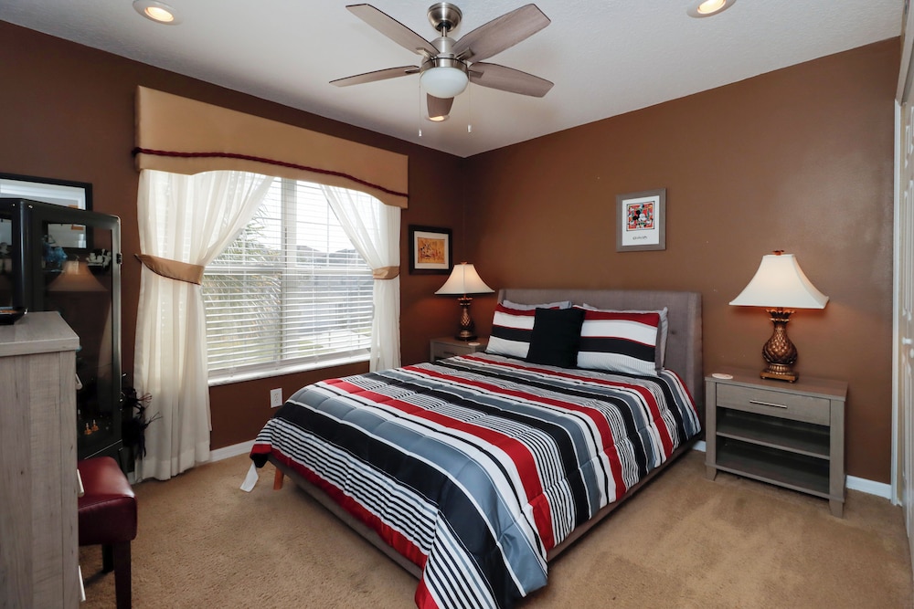 7 Bedrooms Perfect For Large Families Or Groups!
