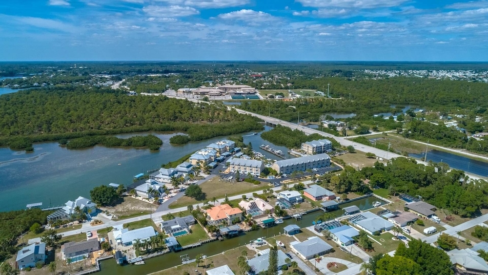 Relaxing Townhome By Lemon Bay, Minutes To Beach 2 Bedroom Townhouse