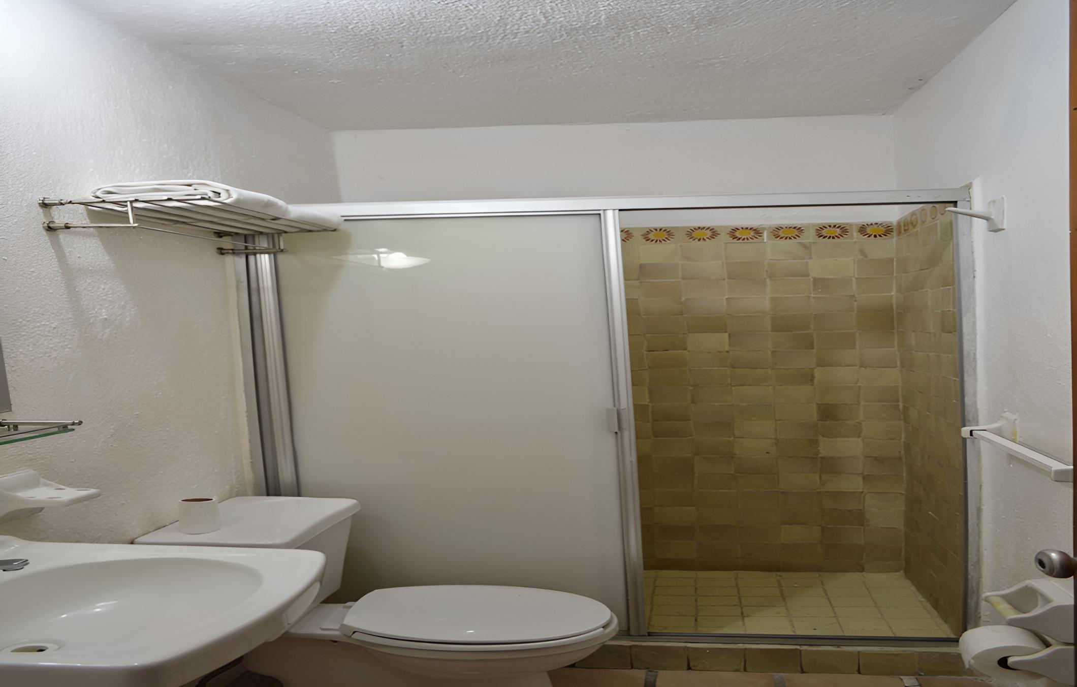 Hotel Mercurio - Caters to Gay Men