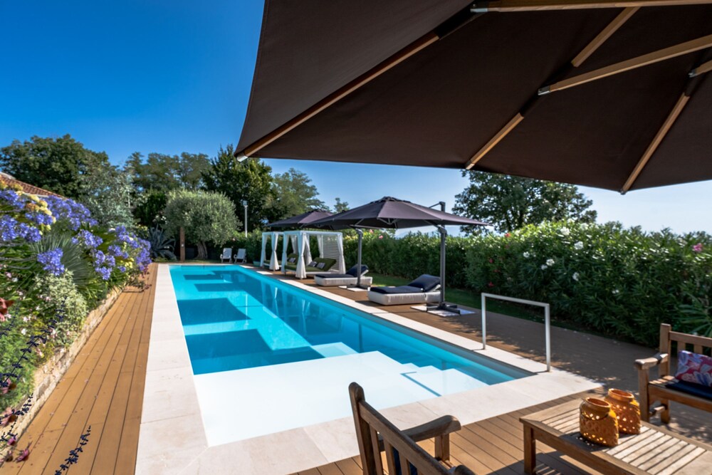Charming Green and Blue Villa by Wonderful Italy