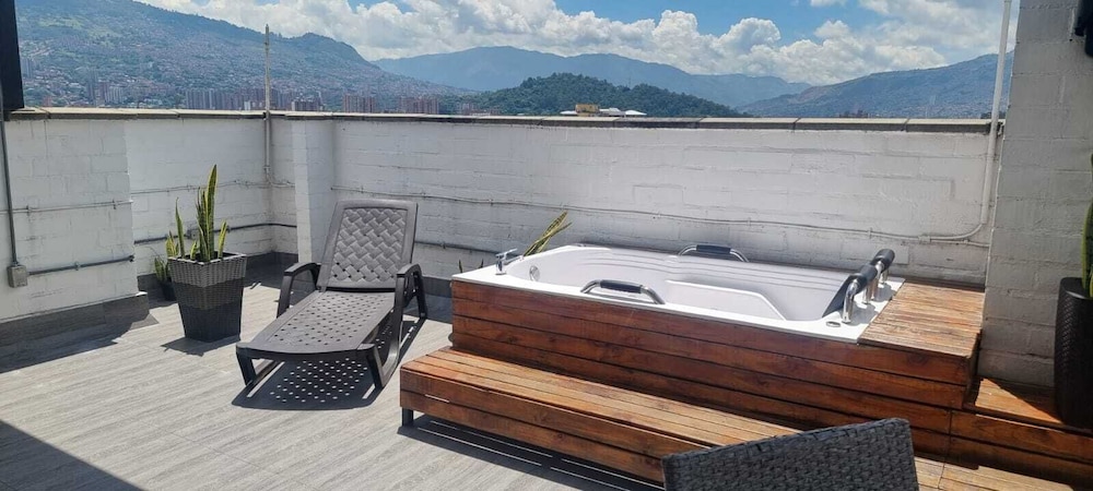 Penthouse Rooftop Gem in the Laureles