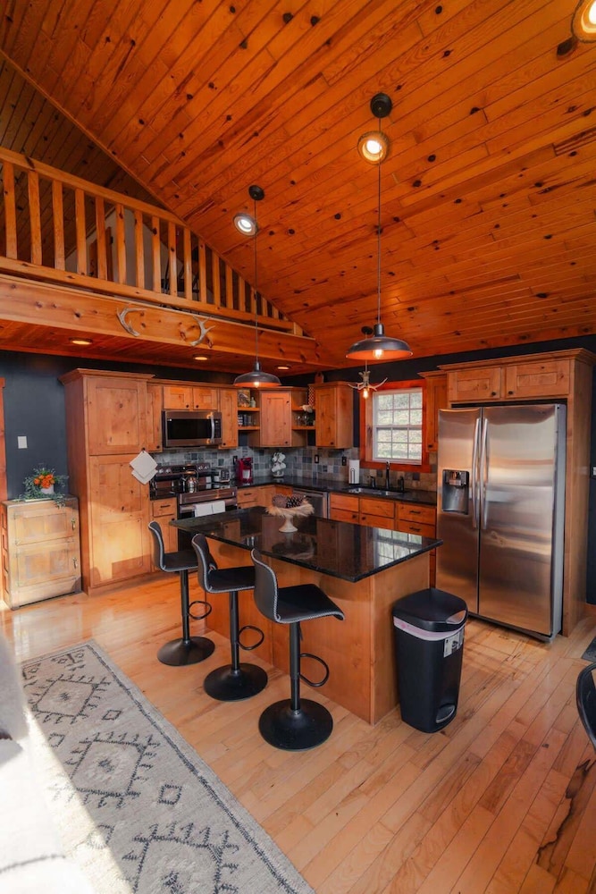 Cozy Cabin With Hot Tub - Near all in Hocking Hills
