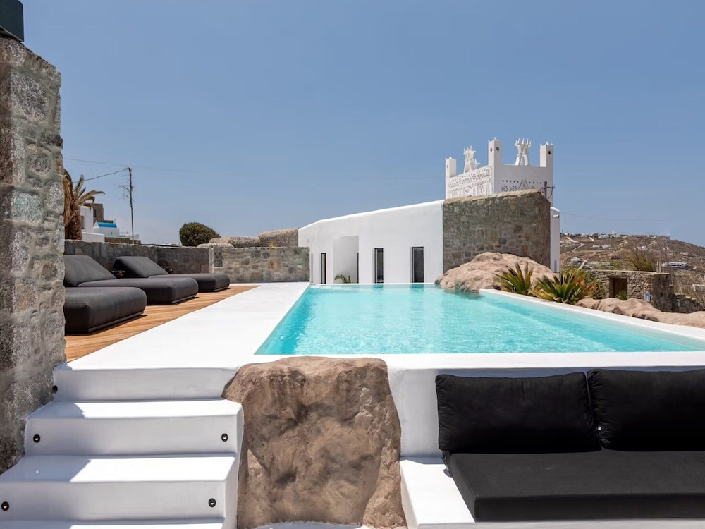 Soothing Holiday Home With Outdoor hot tub