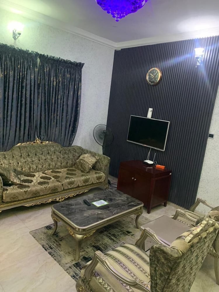 ELLEX SLEEVES APARTMENT