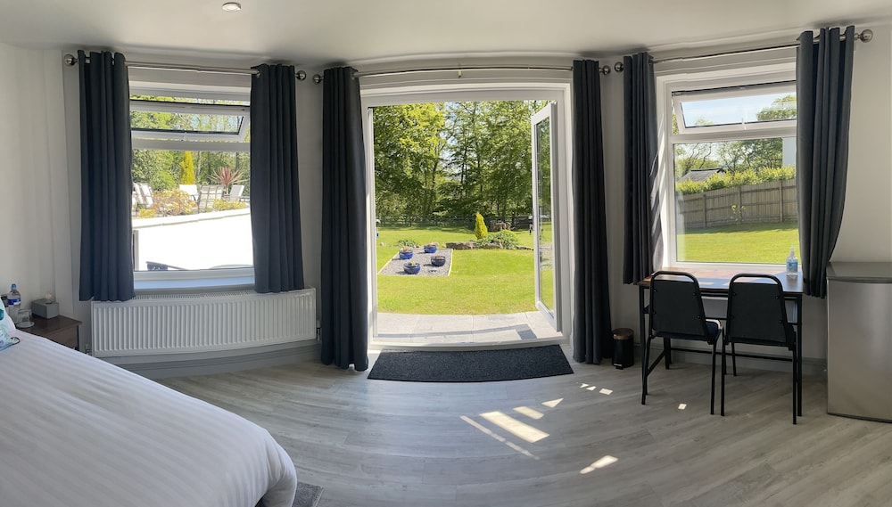 Stunning, Contemporary 1 Bedroom En-suite Annexe view 5