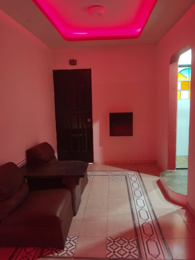 AUTO HOTEL CONSTELACION