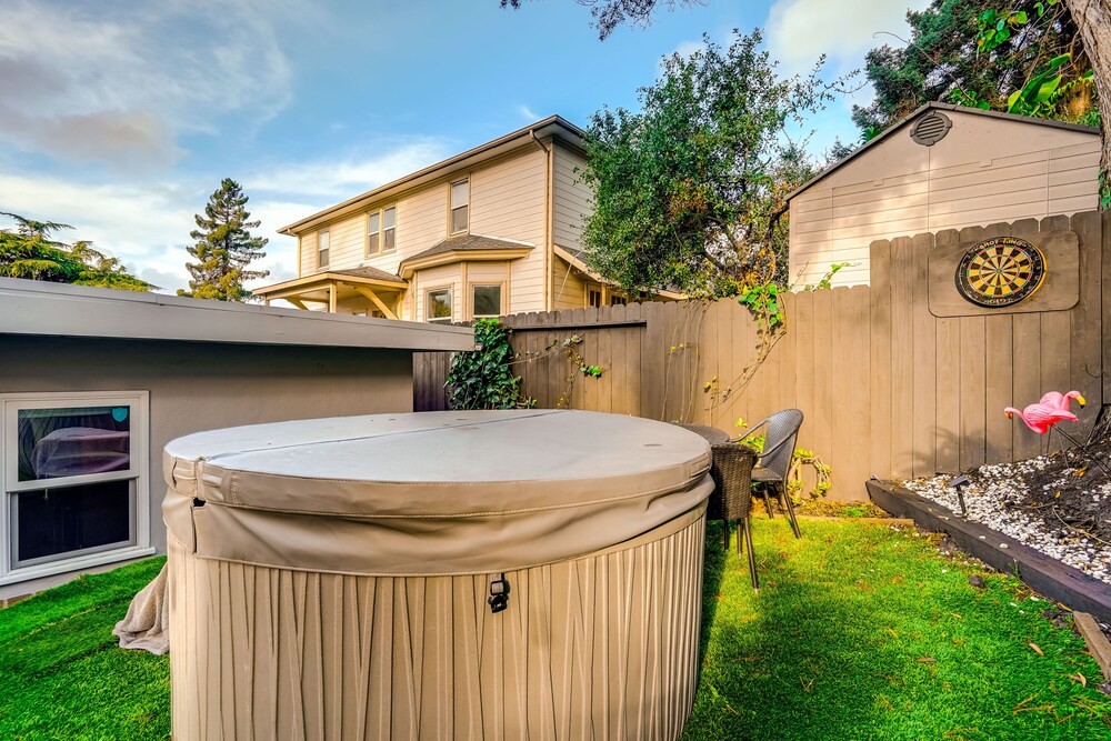 Oakland Apartment w/ Shared Hidden Backyard Oasis! view 3