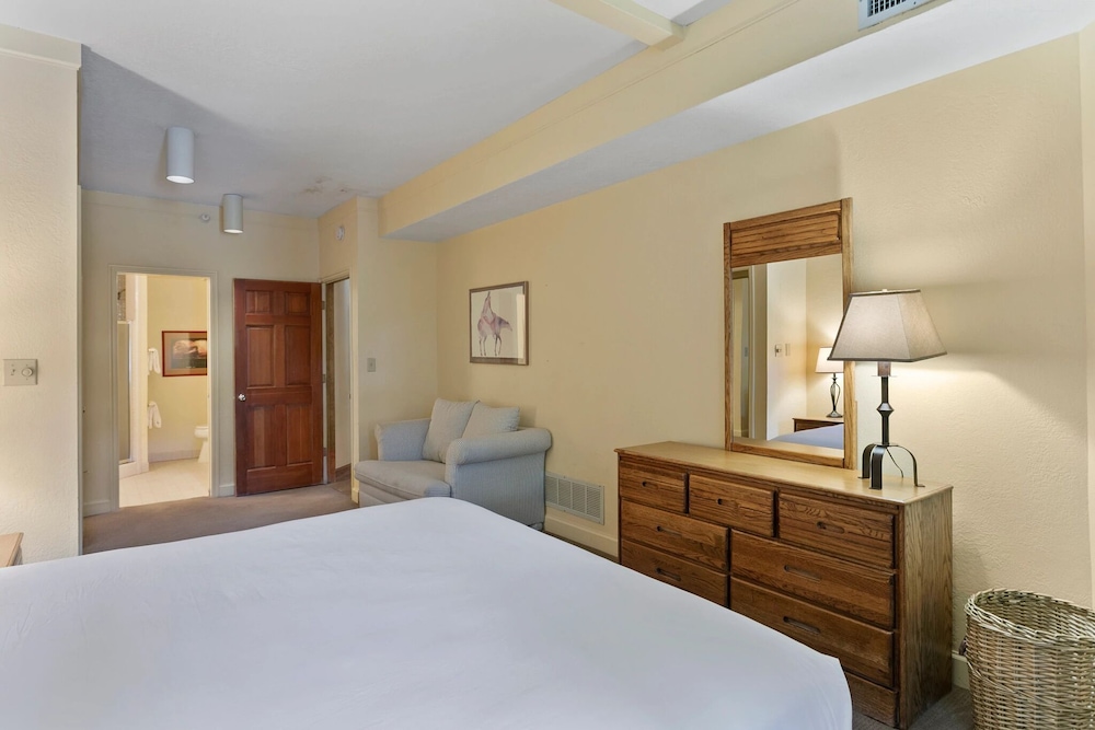 Powder Run at Deer Valley Resort - Two Bedroom Condo with Hot Tub #A13 2 Condo