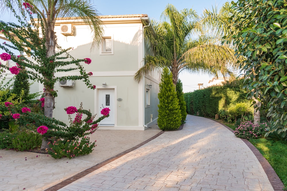 Mamfredas Luxury Resort