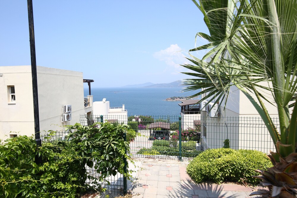 1 Bedroom Apartment Sea View 10 by Likya Global
