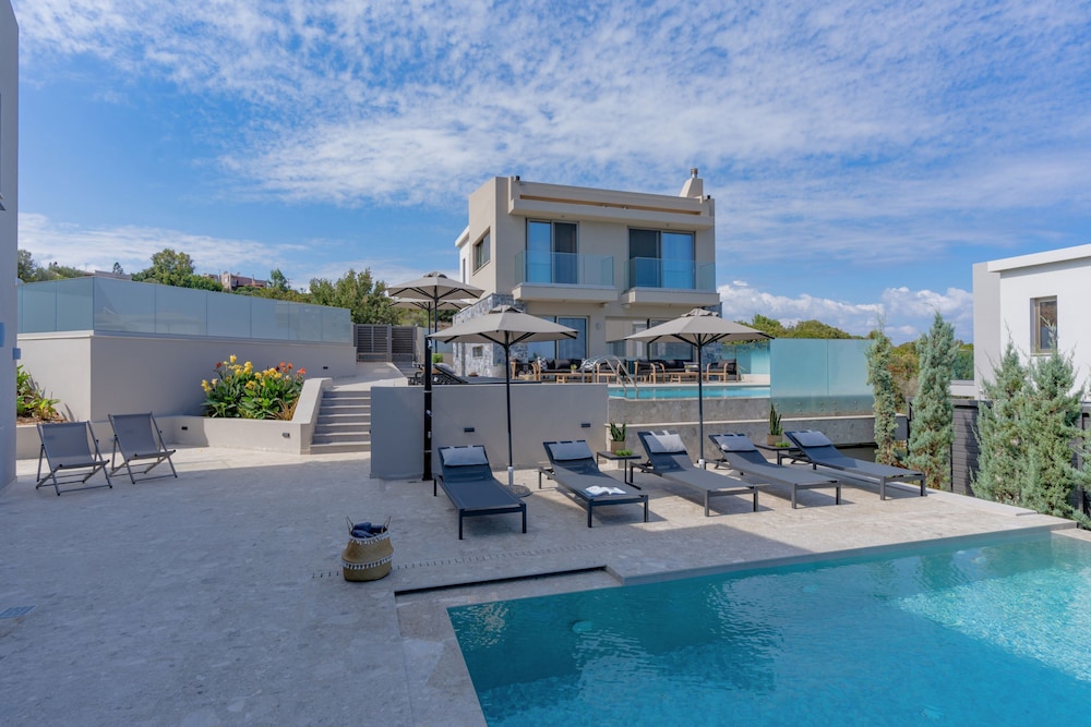 Skyfall Villas - With 12 Bedrooms
