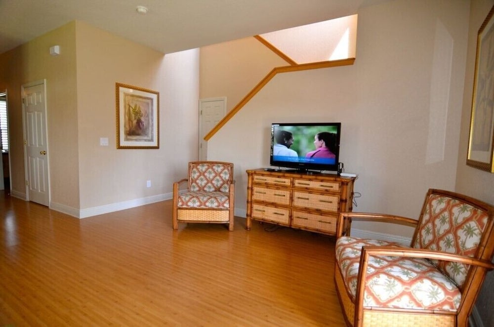 3500cal Stunning Town Home In Regal Plams view 4