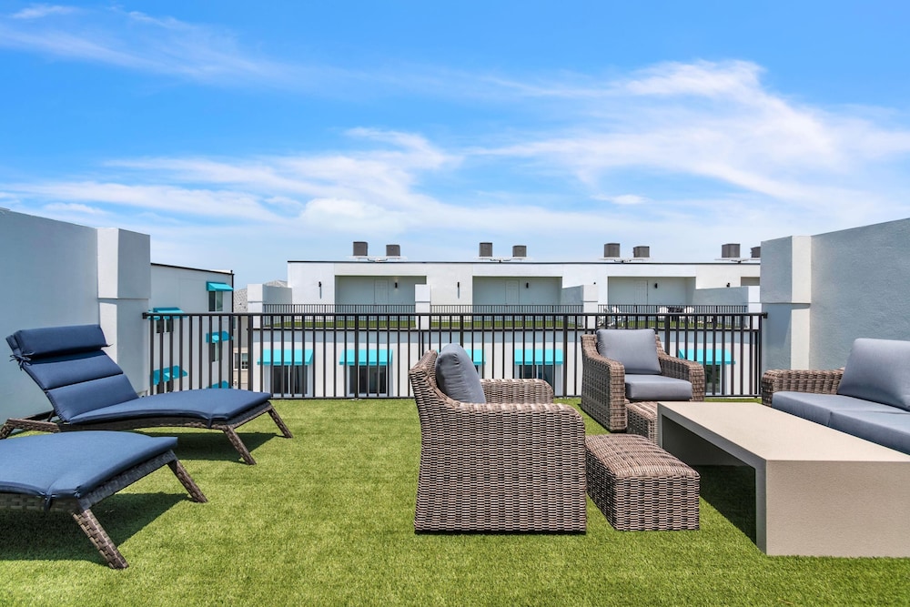 Azul Townhomes A3 - Sunrise