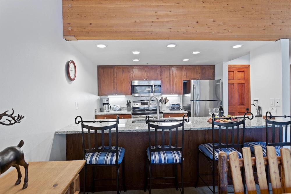 Lakeside at Deer Valley Resort - Two Bedroom Condo #1733 2 Condo