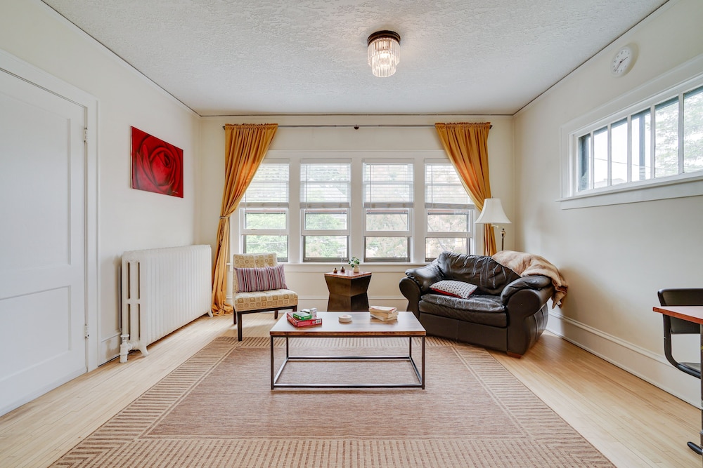 Bright Minneapolis Apartment - 1 Mi to Downtown!