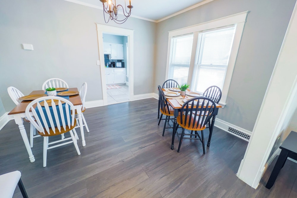 Large 6Br, 2Ba Close To Niagara Falls