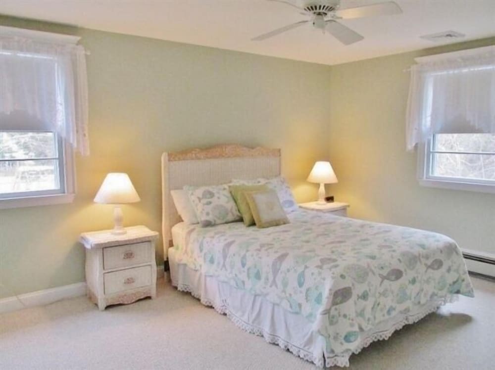Charming East Falmouth Home: Walk to Private Beach