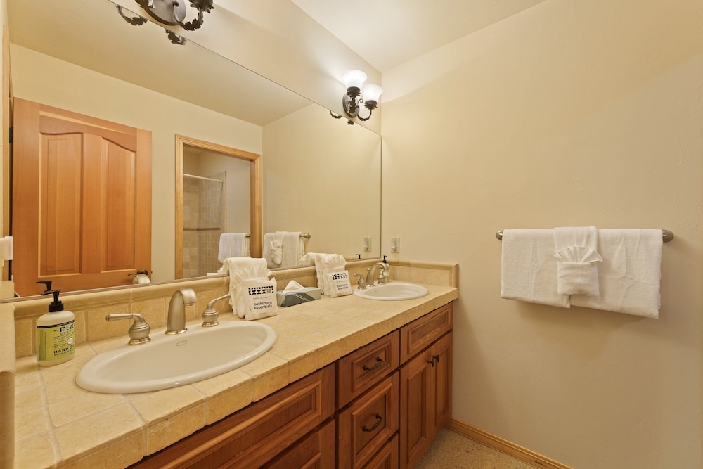 4 Tan Oak Lane 5 Bedroom Home