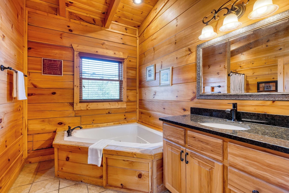 Luxury Cabin w/ Elevator, Theater & Hot Tub Near Dollywood Smoky Vista Lodge