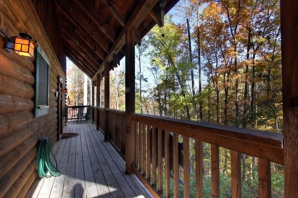 Forest Fling 2 Bedroom Cabin by RedAwning