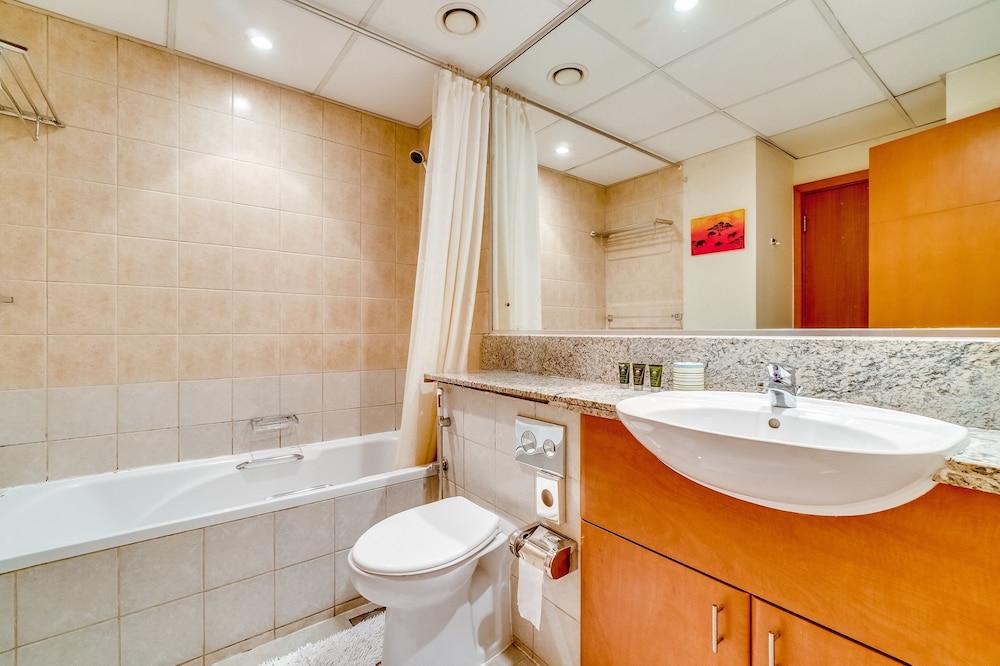 1 Bedroom Apartment Greens