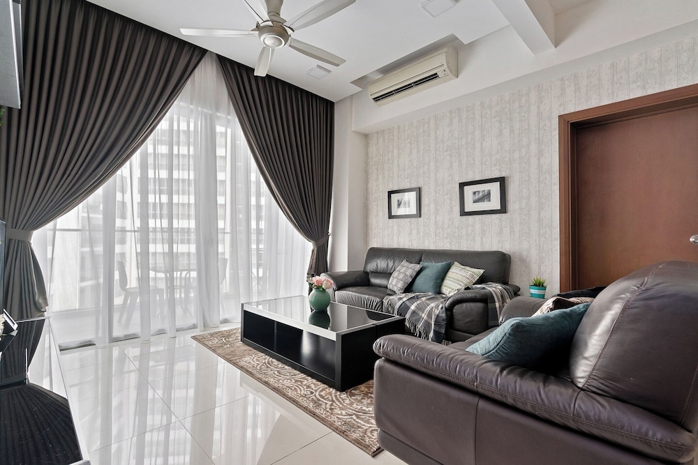 NaiBnB @ Regalia Residence