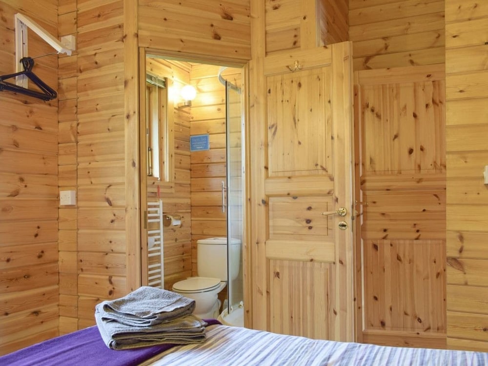 3-bed Lodge - Sleeps 7 - Hot Tub - Pet Friendly view 2