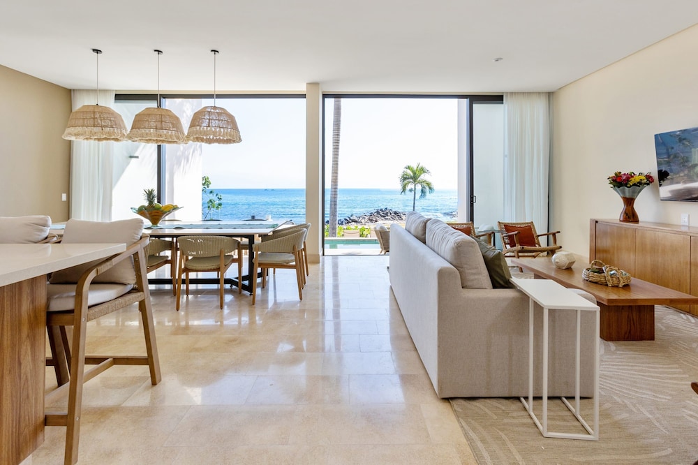 Modern Luxury W Resort Amenities Sleeps 16