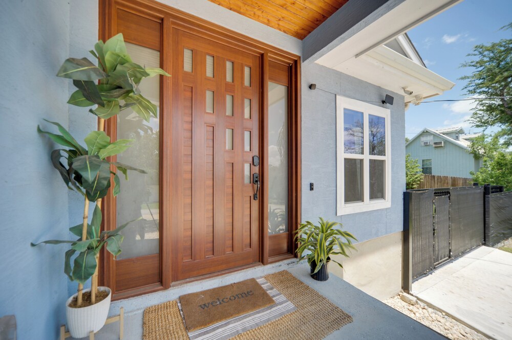 Heated Cocktail Pool & Spa: Canyon Lake Home