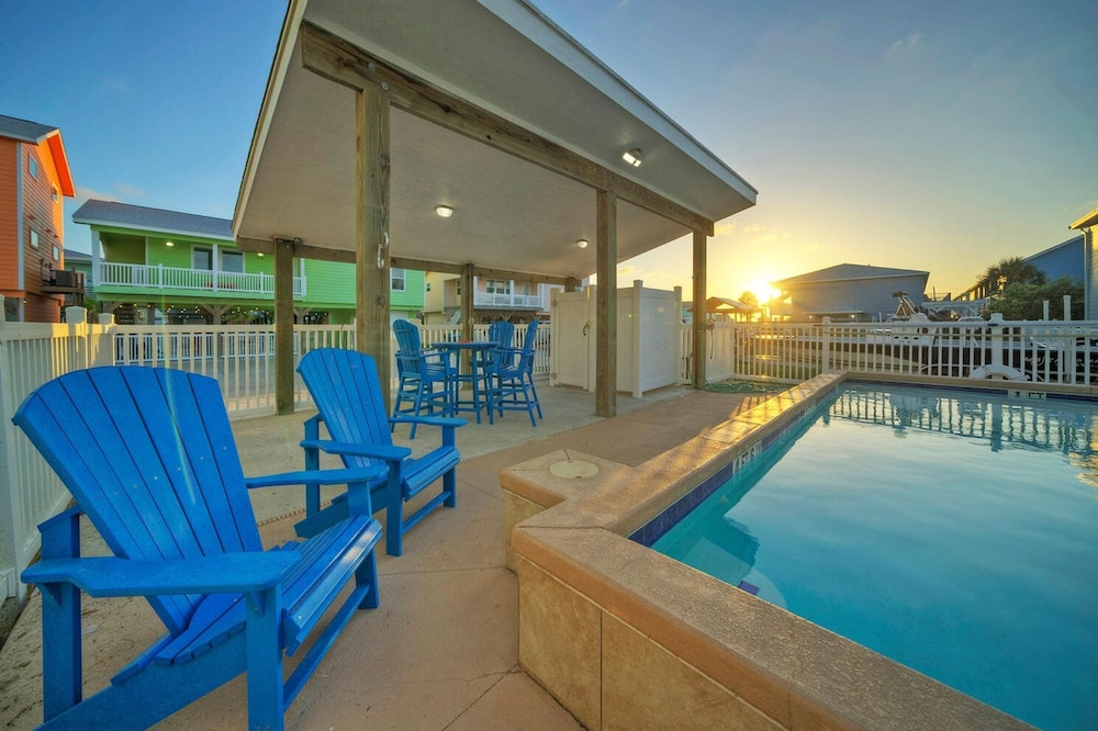 Reel Life Dreams by Avantstay Pool Near Beach