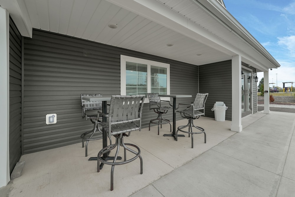 Holmes Suites Inn Columbus Pataskala - I-70 East - Property Image 8