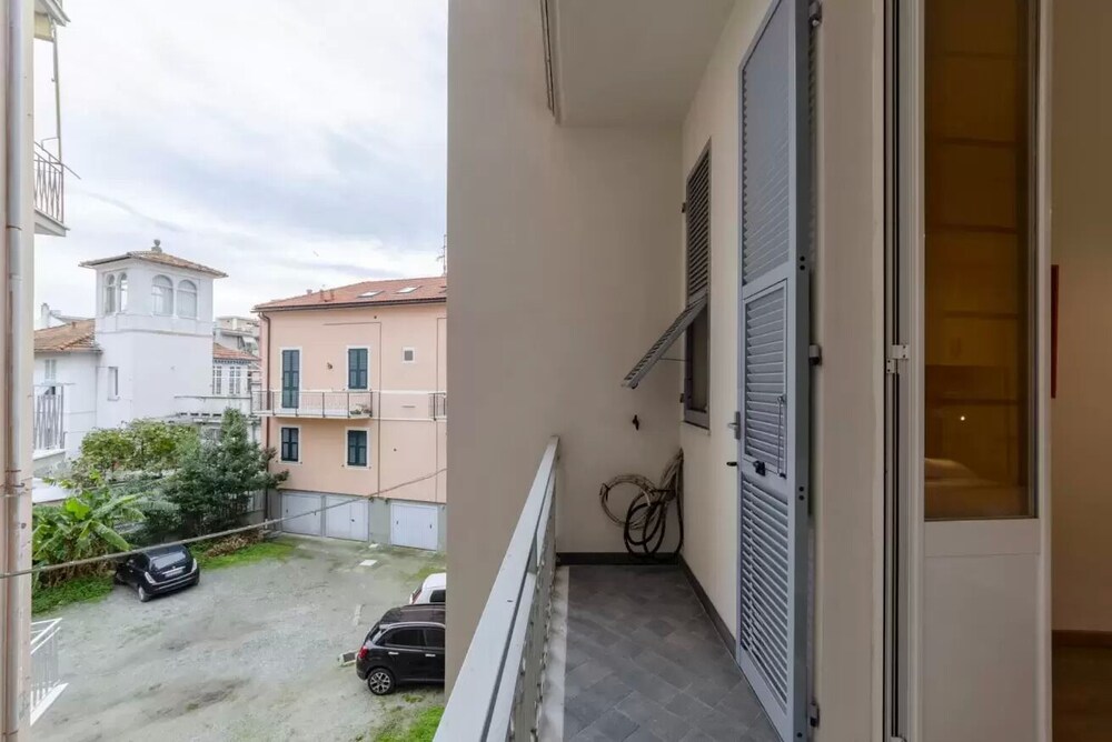 JOIVY Elegant Flat near Seaside view 2