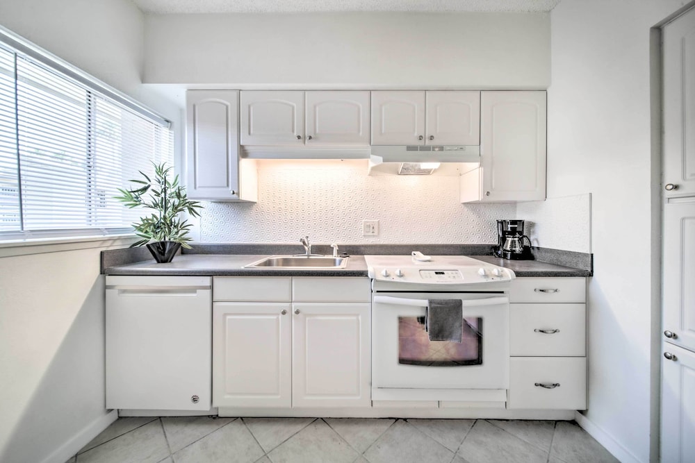 Modern City Condo Close to Downtown Phoenix!